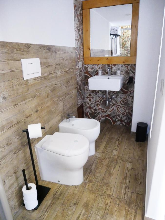 Ninetti Guest House - Apt Centro Storico Катания Экстерьер фото