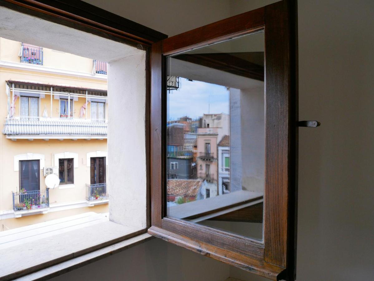 Ninetti Guest House - Apt Centro Storico Катания Экстерьер фото
