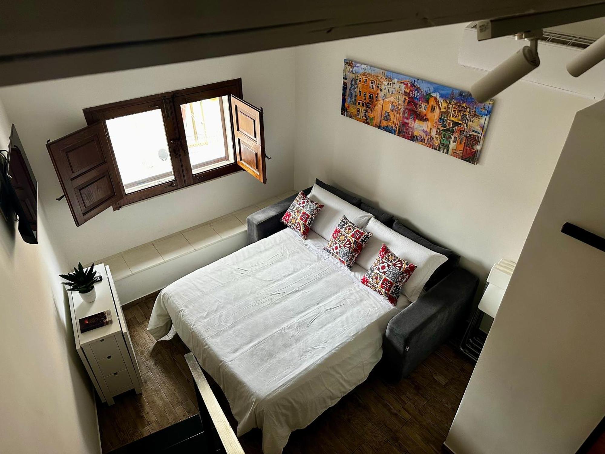 Ninetti Guest House - Apt Centro Storico Катания Экстерьер фото
